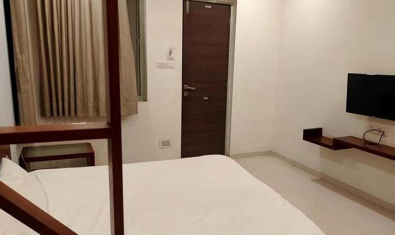 Hotel Sun N Step Club Ahmedabad Exterior photo