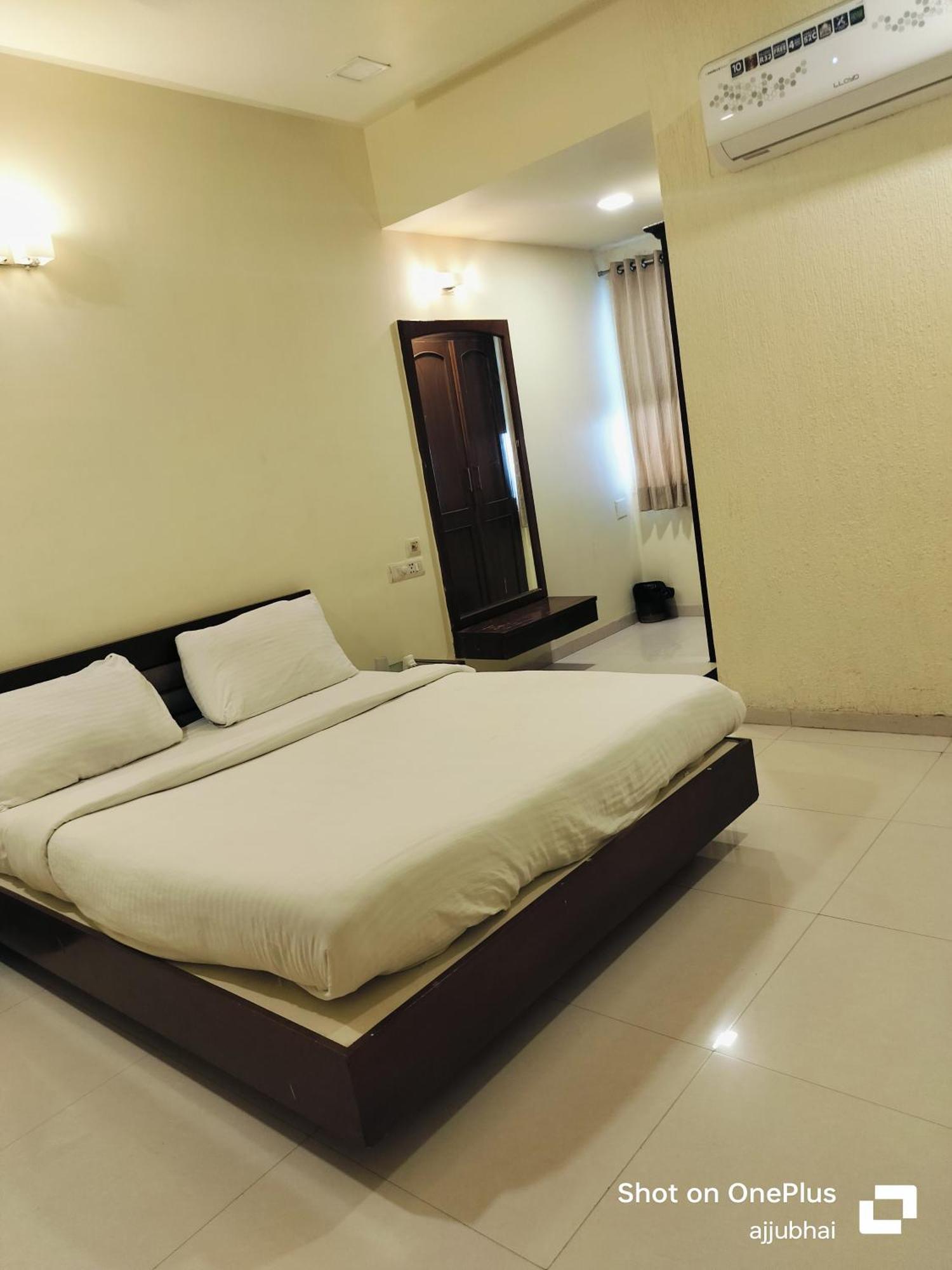 Hotel Sun N Step Club Ahmedabad Exterior photo